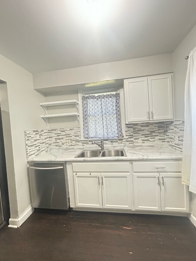 Primary Photo - 8825 S Kenwood Ave