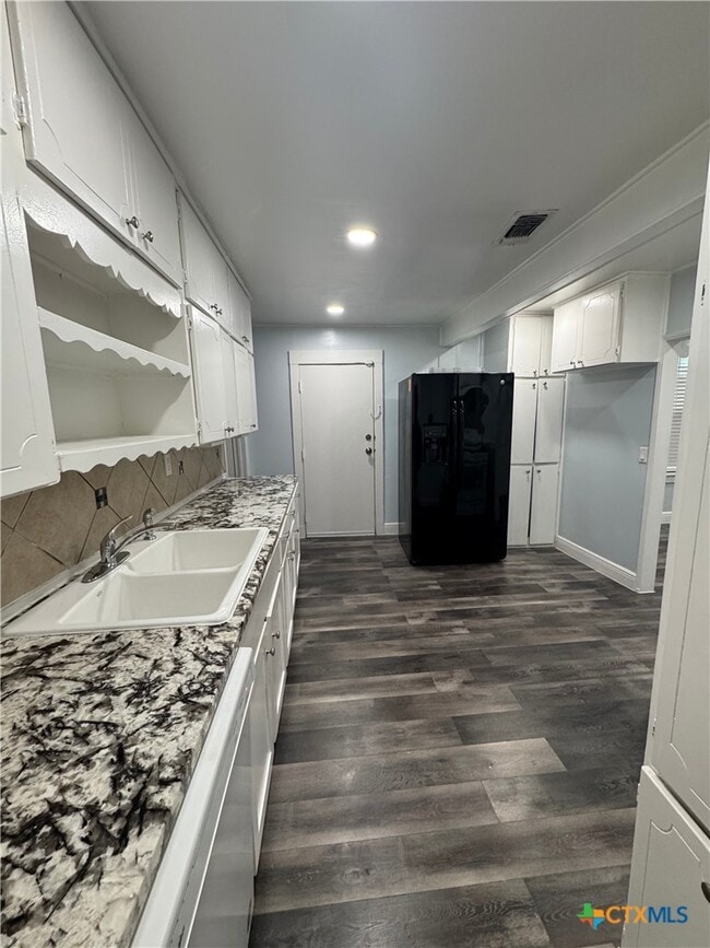 Building Photo - 1705 Holly St