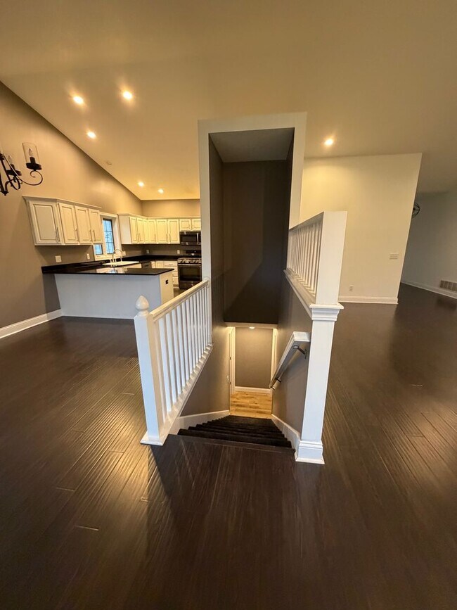 Building Photo - COMMINNG SOON - 4 BED 3 1/2 BATH HOUSE