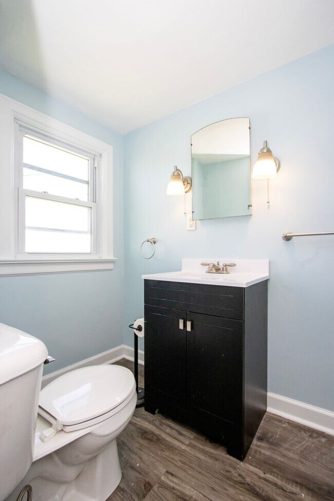 Building Photo - Four Bedroom Single-Family Home