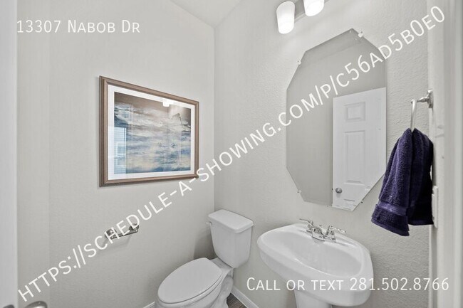 Building Photo - 13307 Nabob Dr