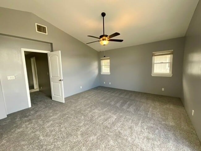 Building Photo - 4 bedroom, 2.5 bath, Mountain and Ocean Balcony Views, Solar Panels