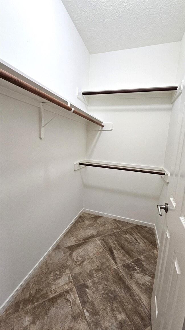 Building Photo - 305 Reinicke St