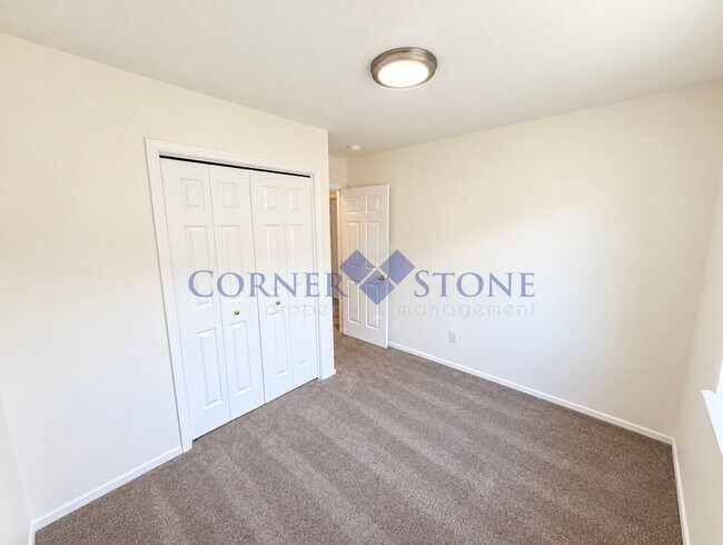 Building Photo - 807 E Cottage Ave