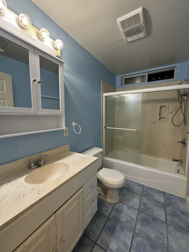 Building Photo - 1843 Square Foot River Front two level hom...