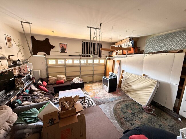 Building Photo - 4 bdrm/2.5 bath home in Barkley Area