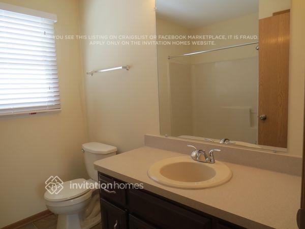 Building Photo - 2106 Cumberland Dr