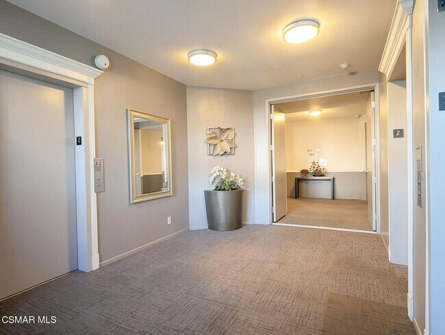 Building Photo - 620 S Gramercy Pl