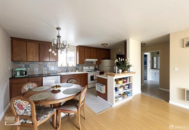 Building Photo - 965 Shorepoint Ct