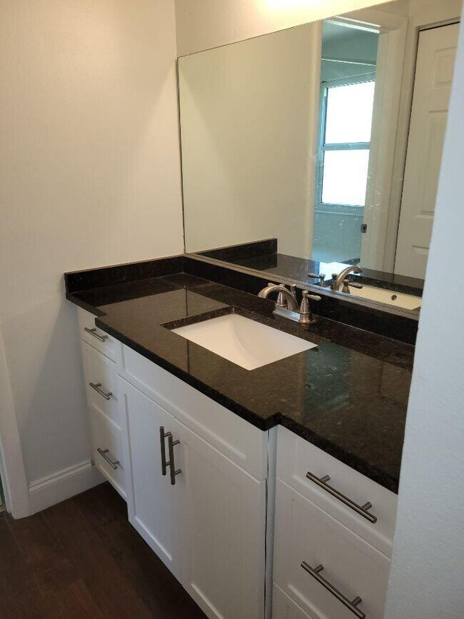 Building Photo - 13165 Chadwick Ct