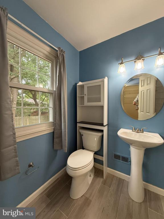Building Photo - 9613 Ashbourn Dr