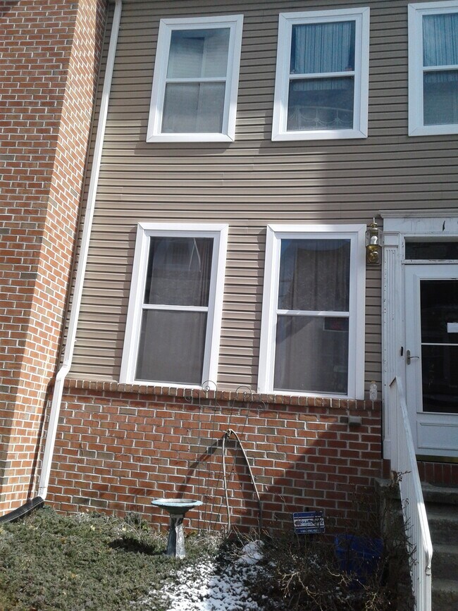 Primary Photo - 1725 Fulton street