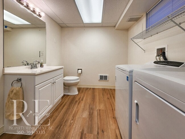 Building Photo - Waterfront Views & Peaceful Living – 2BR w...