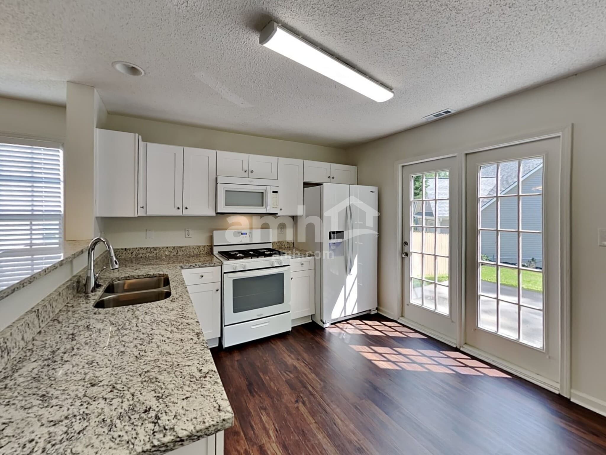 Building Photo - 208 MacKenzie Ct