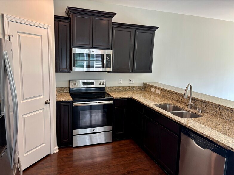 Building Photo - 756 Helmsman Ln