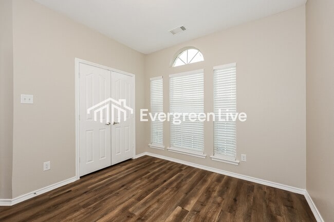 Building Photo - 6520 Payton Dr