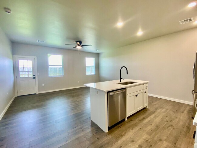 Building Photo - 4923 Spring Ridge Rd