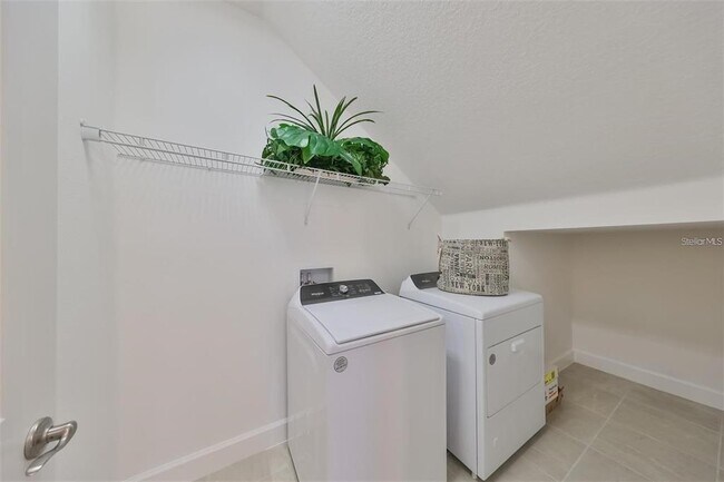 Building Photo - 933 Signet Dr