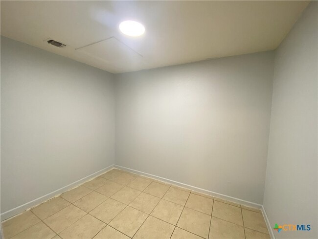 Building Photo - 1046 Linde Ave