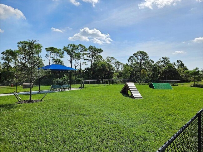 Building Photo - 12280 Wellen Golf St