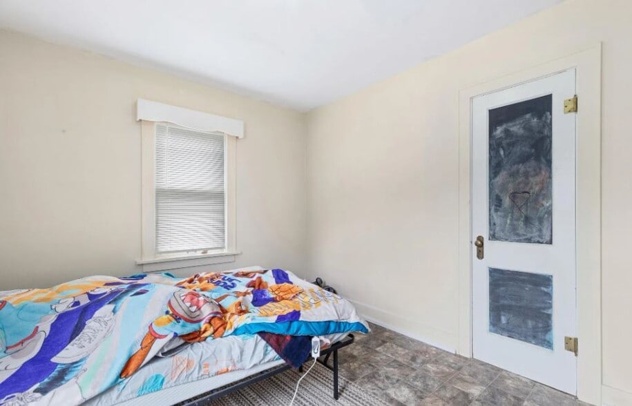 Bedroom 2 - 334 Gwinn Ave