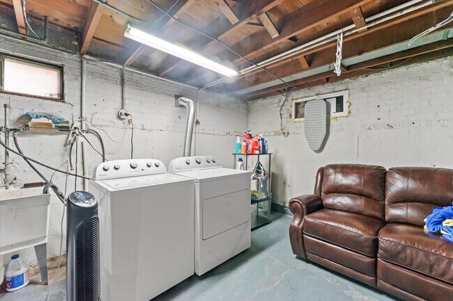 Building Photo - 5139 S Narragansett Ave