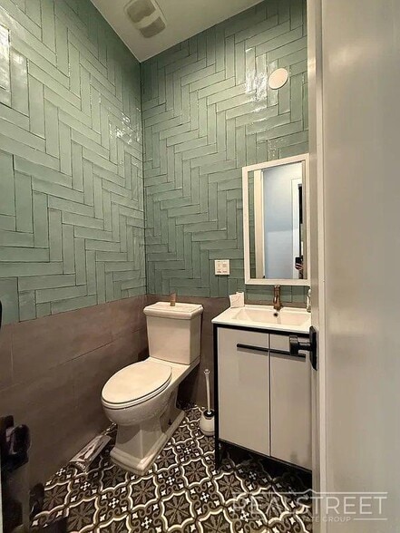 Building Photo - Arnold Avenue