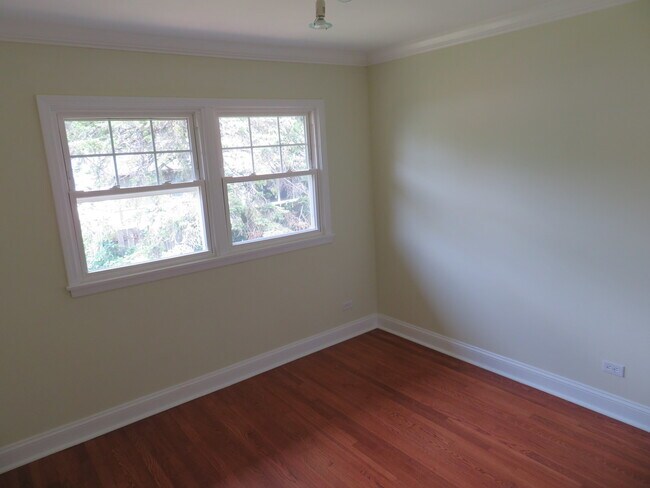 Building Photo - 932 Brantwood Ave