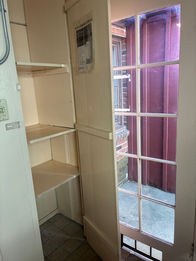 Building Photo - Charming Midtown Cottage - 1 bedroom/1 bath