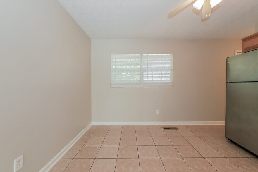 Building Photo - 8872 Channing Dr