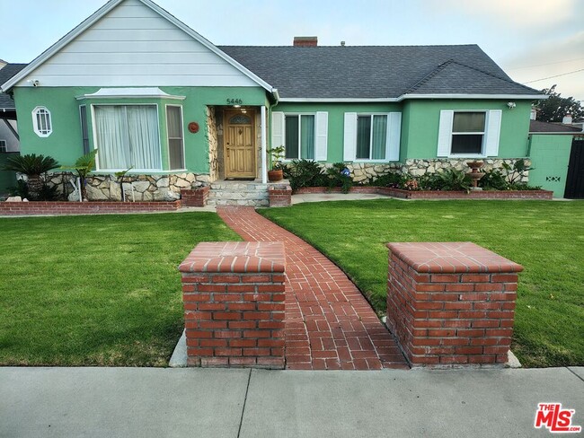 Primary Photo - 5446 Angeles Vista Blvd