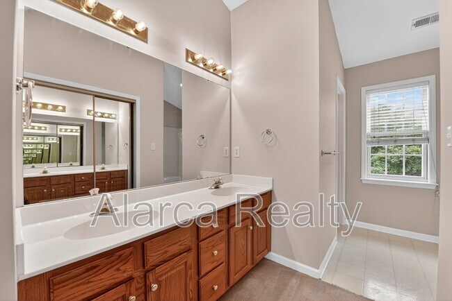 Building Photo - 9205 Mitchell Glen Dr