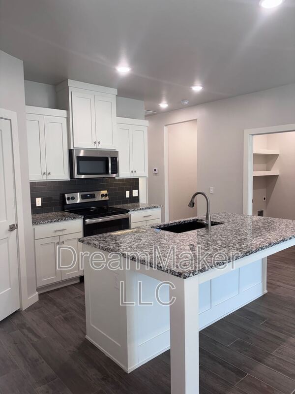 Building Photo - 2819 Clifton Ter