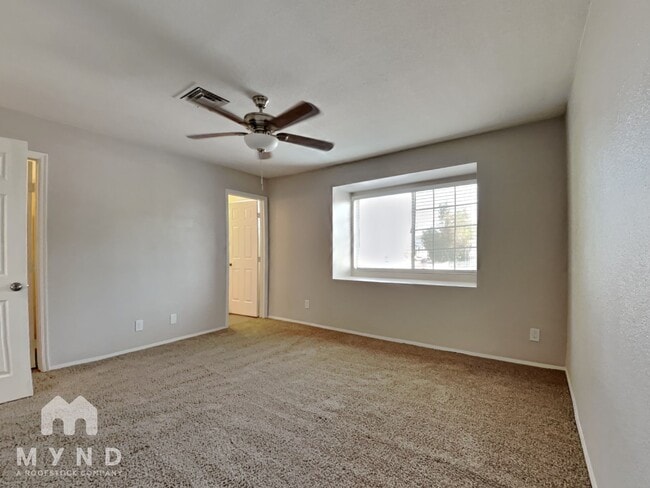 Building Photo - 413 W Renee Dr