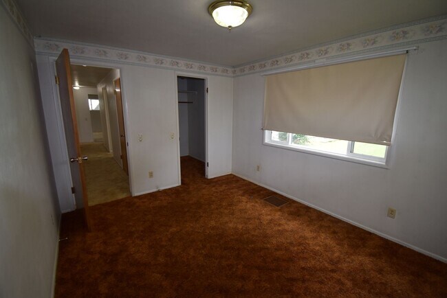 Building Photo - 34885 Lake Creek Dr