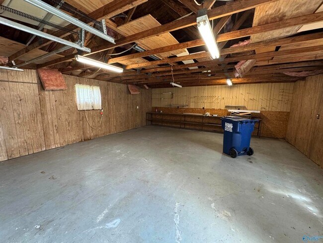 Building Photo - 816 Mira Vista Dr SE