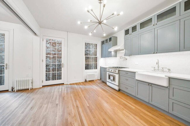 Building Photo - 422 Hudson St