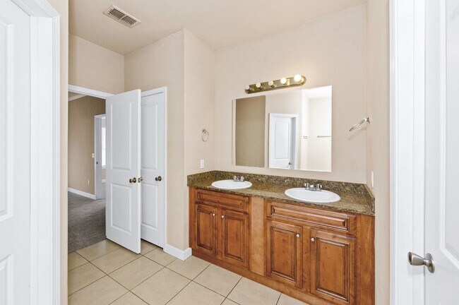 Building Photo - Loxley Home for Lease Available October!!