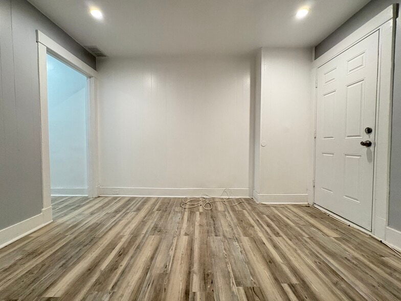 Building Photo - 5836 Phillips Ave