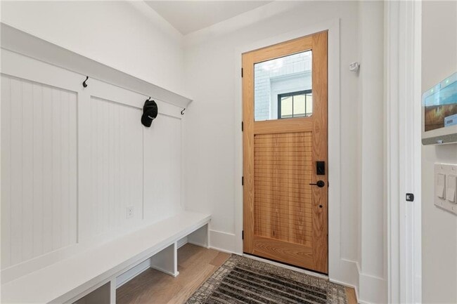 Building Photo - 10879 Serenbe Ln