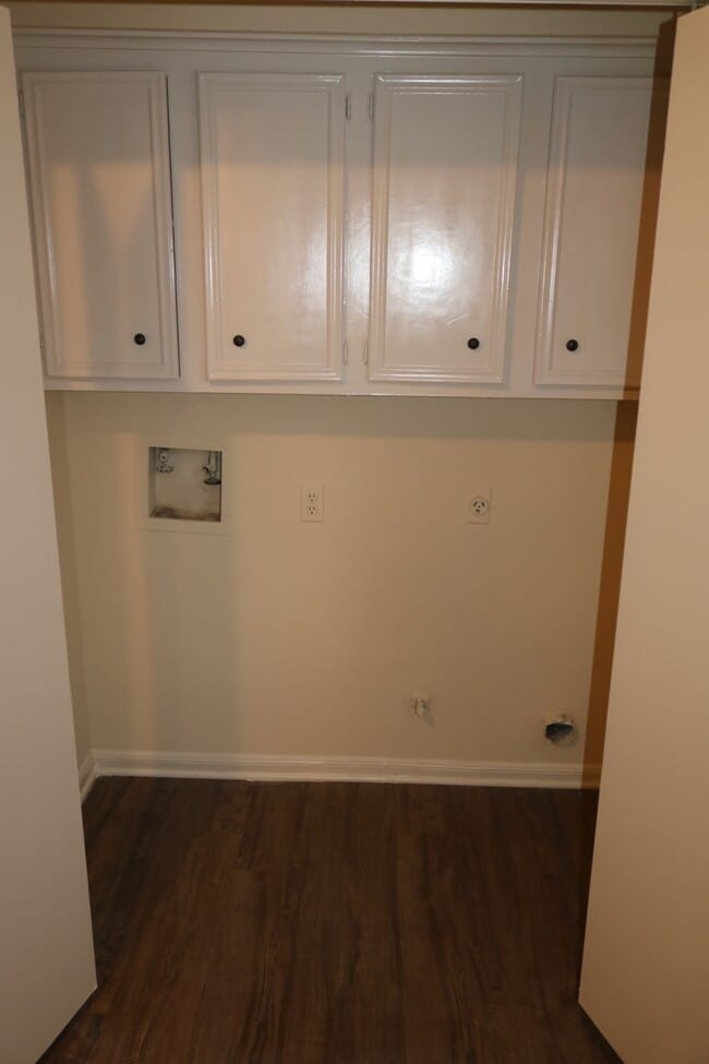 Building Photo - 15819 Spruce Point Dr