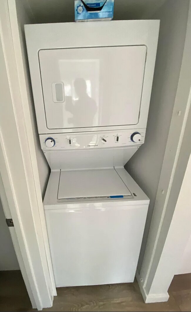 Building Photo - 4457 S Centinela Ave