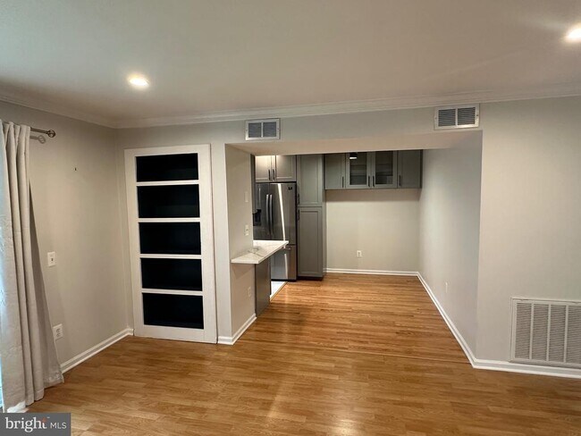 Building Photo - 115 Prosperity Ave SE