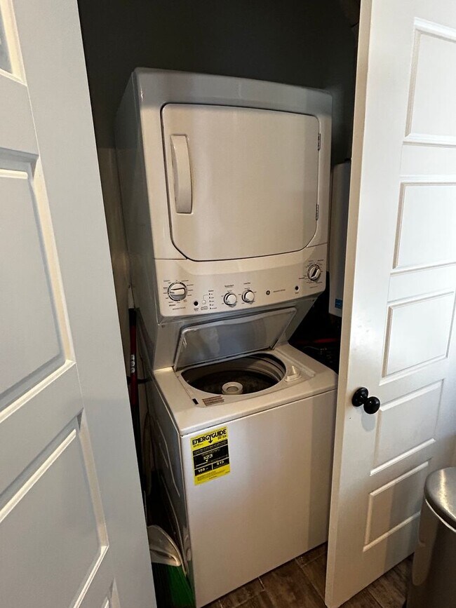 Building Photo - Water Included - Newer 2 Bedroom 1.5 Bathroom Town Home Now Pre-leasing with Upcoming move in!!!!