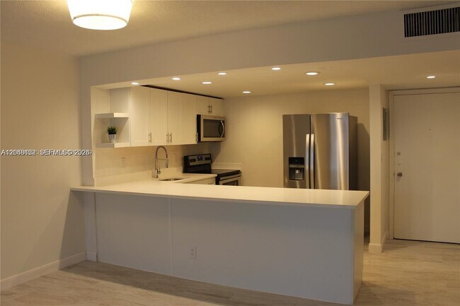 Building Photo - 1801 S Ocean Dr