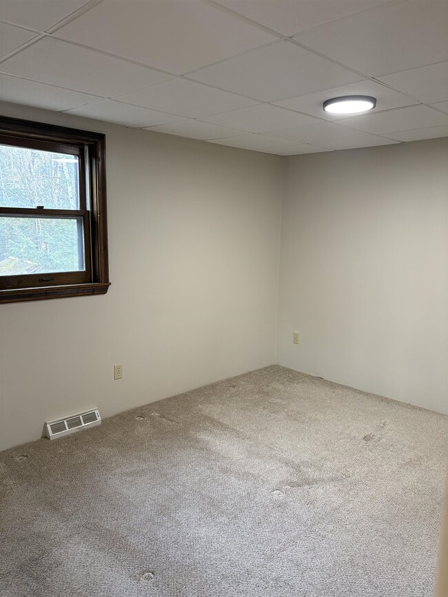 Building Photo - 290 Glen Ledge Rd