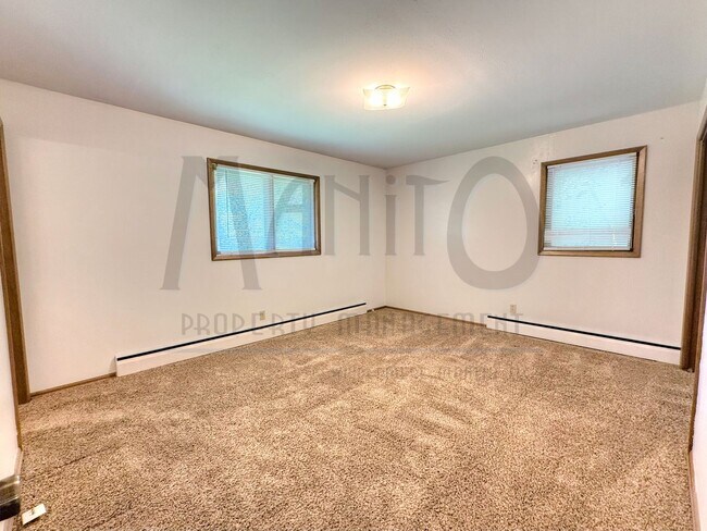 Building Photo - South Hill Red Brick Rancher