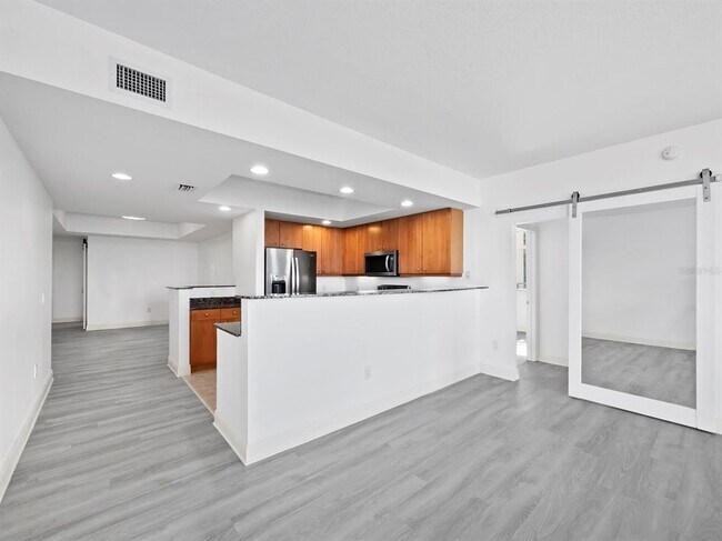 Building Photo - 800 N Tamiami Trl