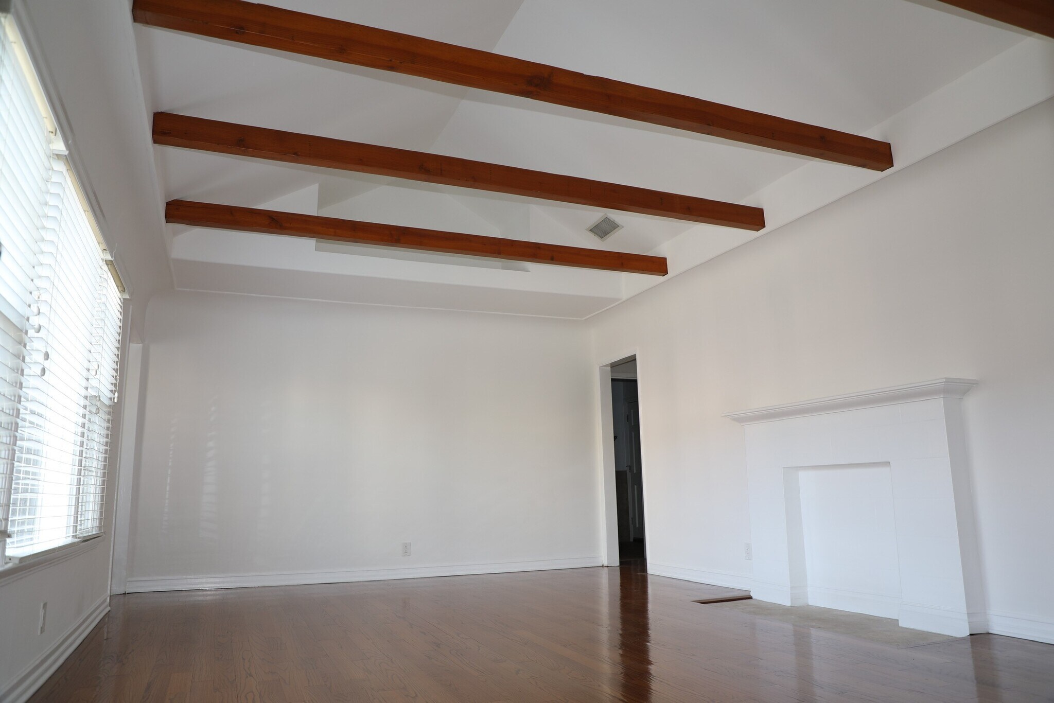 HIGH VAULTED BEAM CEILINGS - 1413 S Beverly Glen Blvd