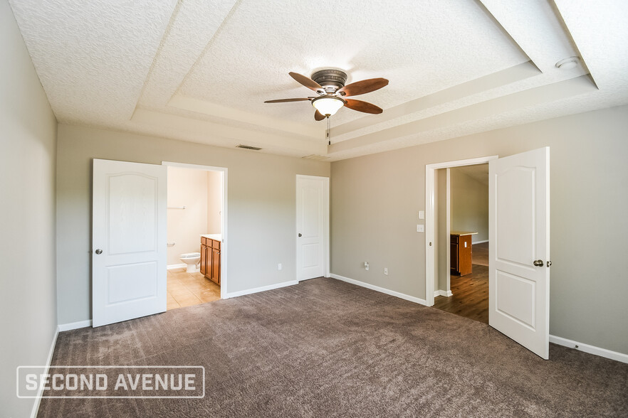 Building Photo - 6332 Trimpe Ln